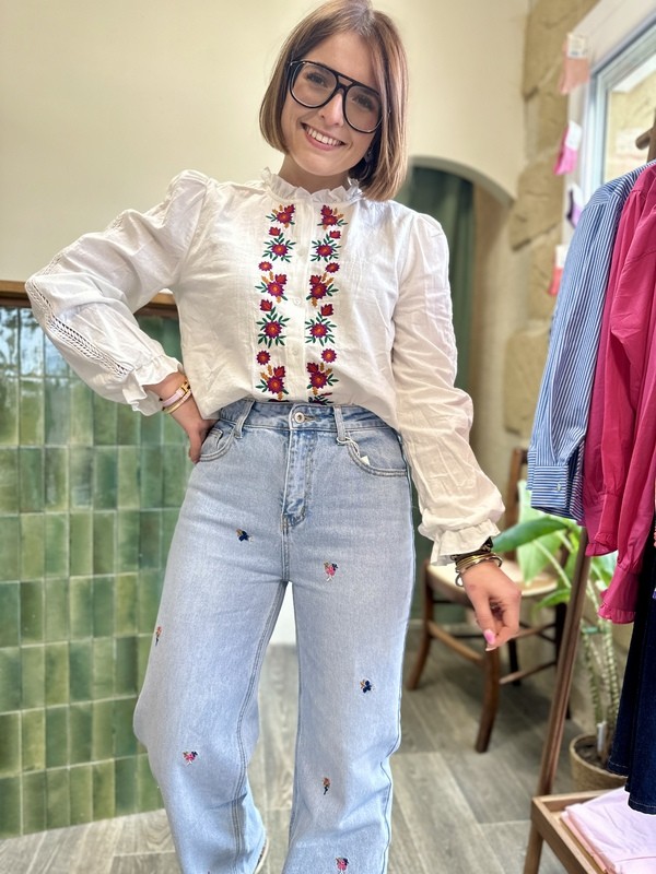 Jeans avec fleurs brodées ROXANE