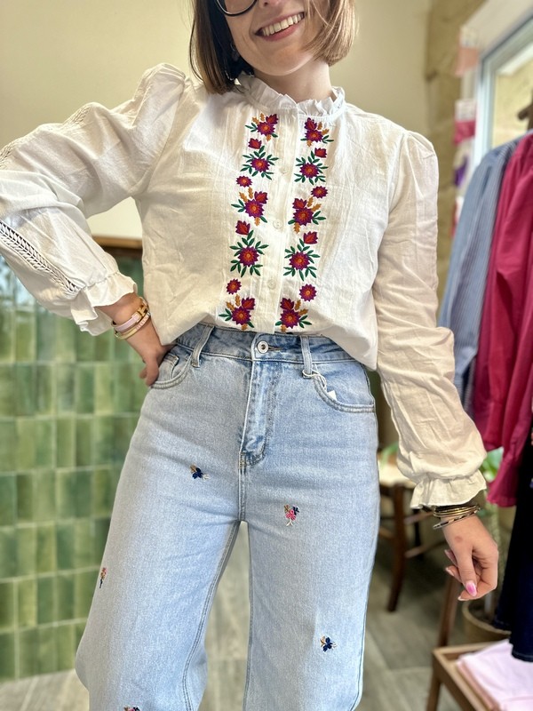 Jeans avec fleurs brodées ROXANE
