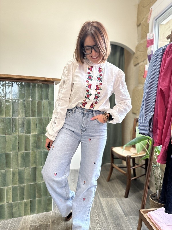 Jeans avec fleurs brodées ROXANE