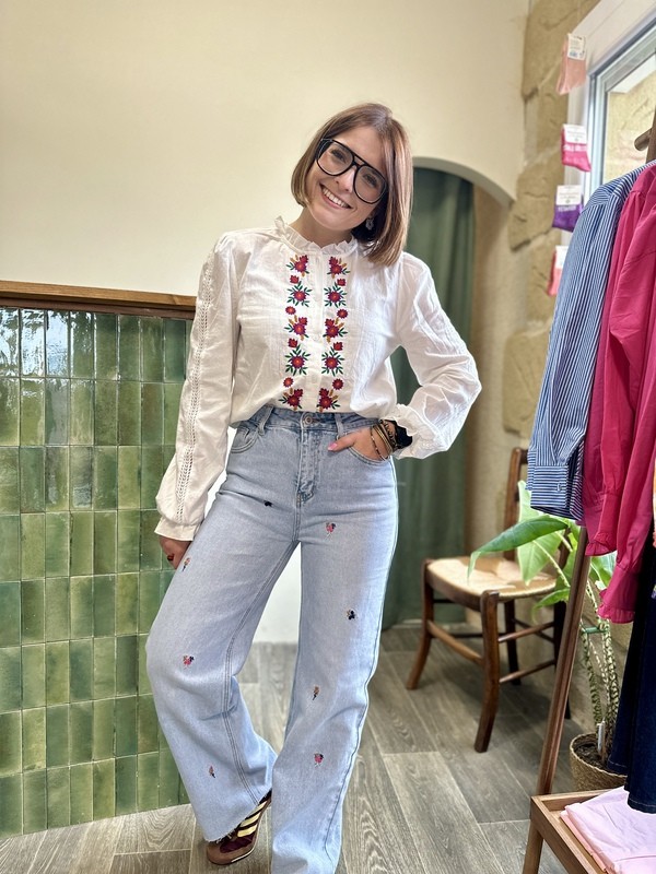 Jeans avec fleurs brodées ROXANE